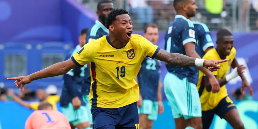 equador-vence-alemanha-de-virada-e-carimba-vaga-no-mata-mata-da-copa
