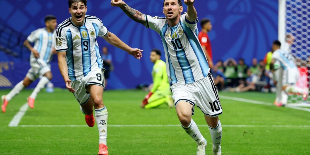 argentina-busca-virada,-despacha-egito-e-mantem-vivo-o-sonho-do-tetra