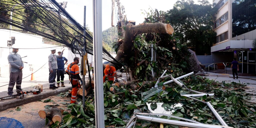 mais-de-26-mil-imoveis-seguem-sem-energia-no-estado-do-rio