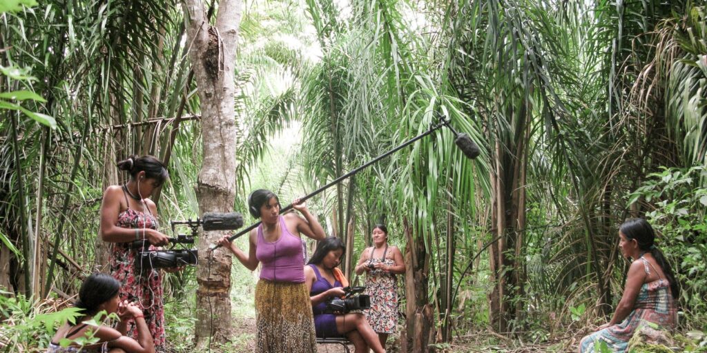 livros-discutem-a-producao-de-cinema-por-mulheres-indigenas