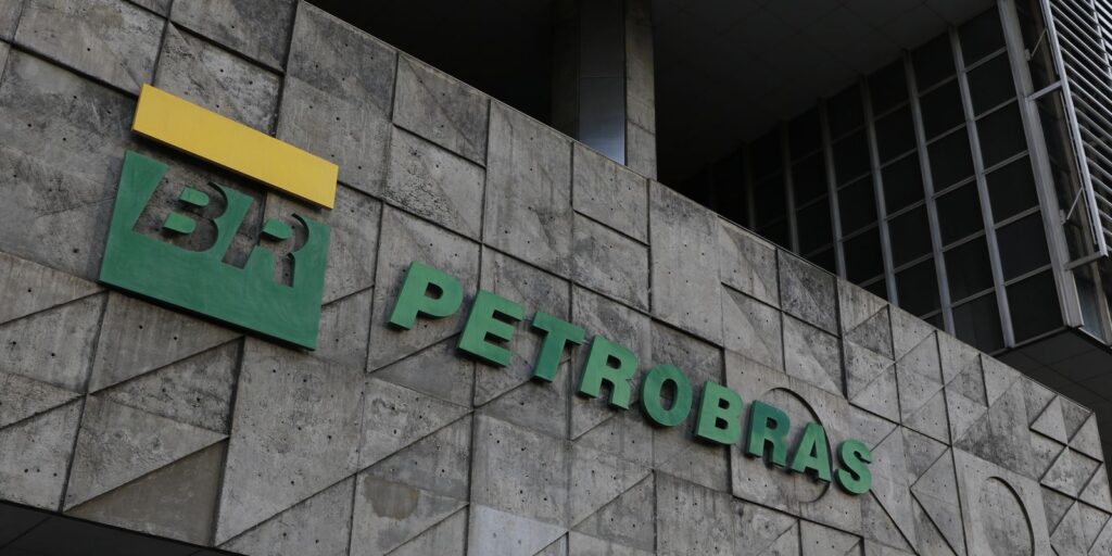petrobras-batiza-primeiro-navio-a-navegar-com-tripulacao-100%-feminina