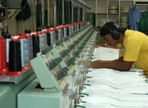 economia-recua-0,4%-na-passagem-de-junho-para-julho,-estima-fgv